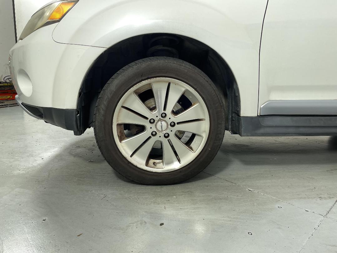 Photo '10' of Mitsubishi Outlander