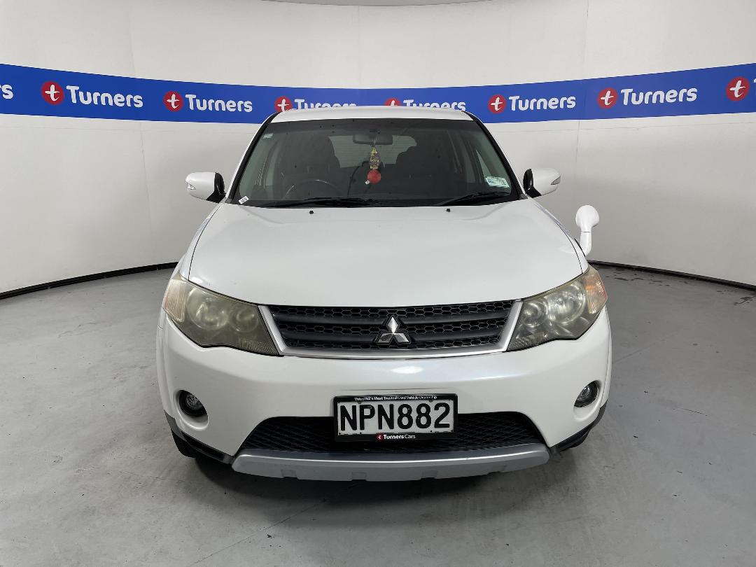 Photo '2' of Mitsubishi Outlander