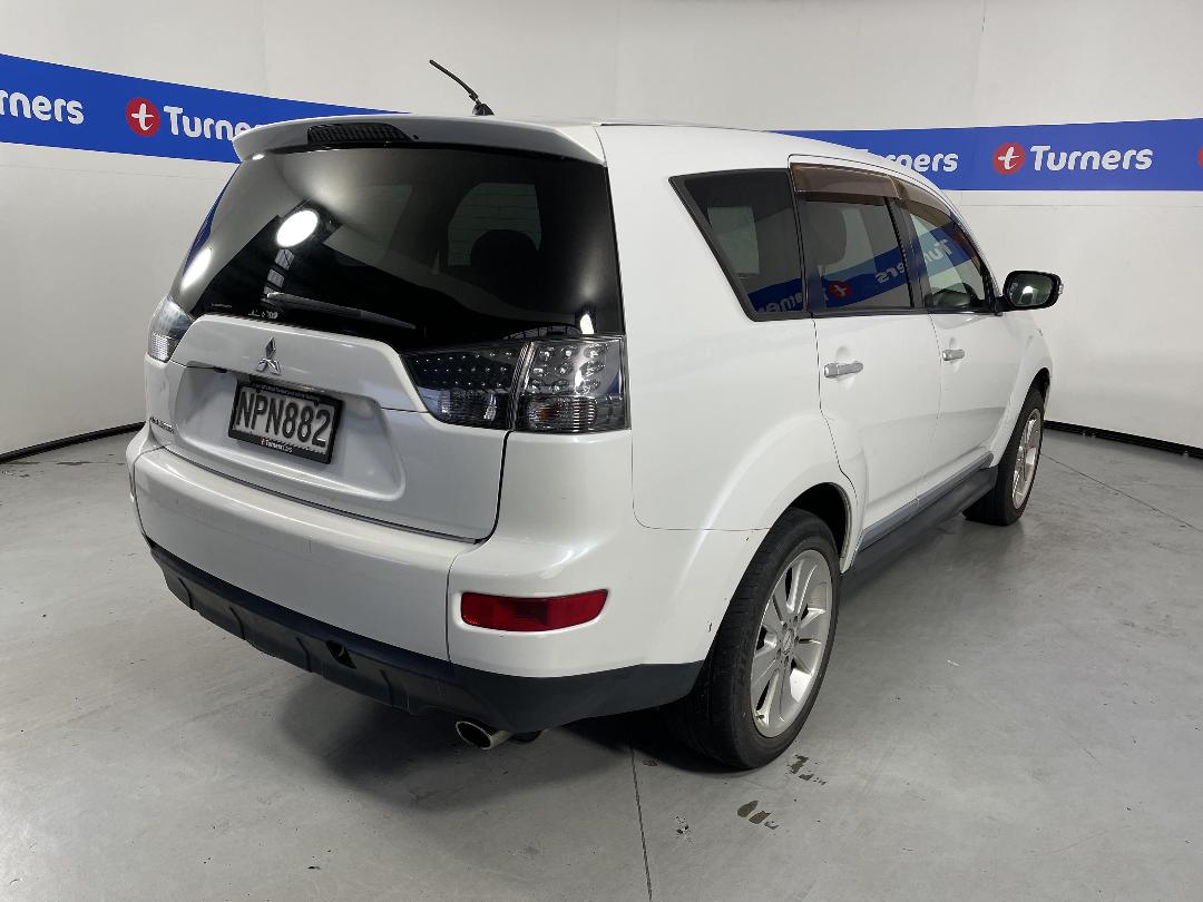 Photo '7' of Mitsubishi Outlander