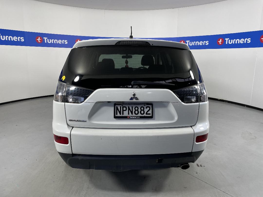 Photo '6' of Mitsubishi Outlander