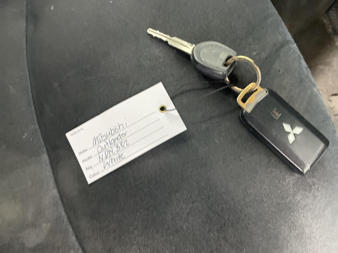 Photo '22' of Mitsubishi Outlander