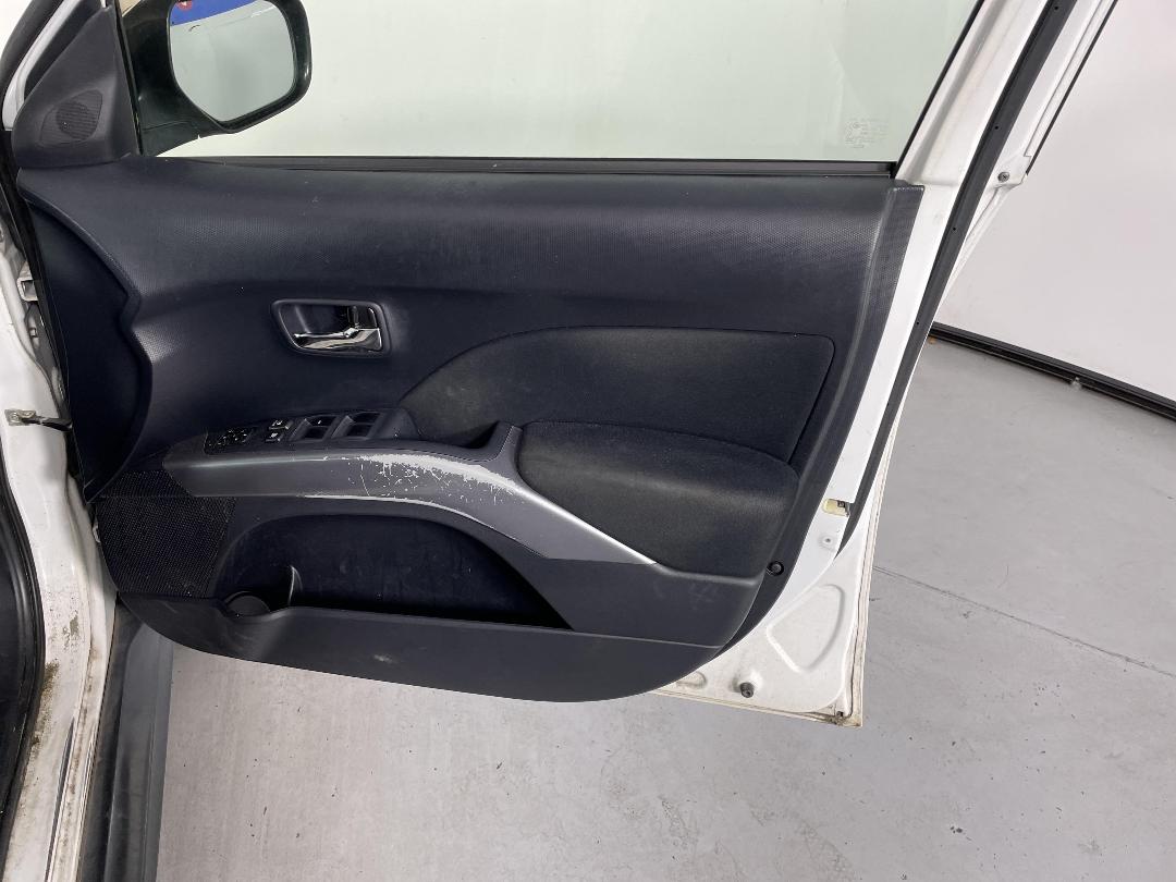 Photo '15' of Mitsubishi Outlander