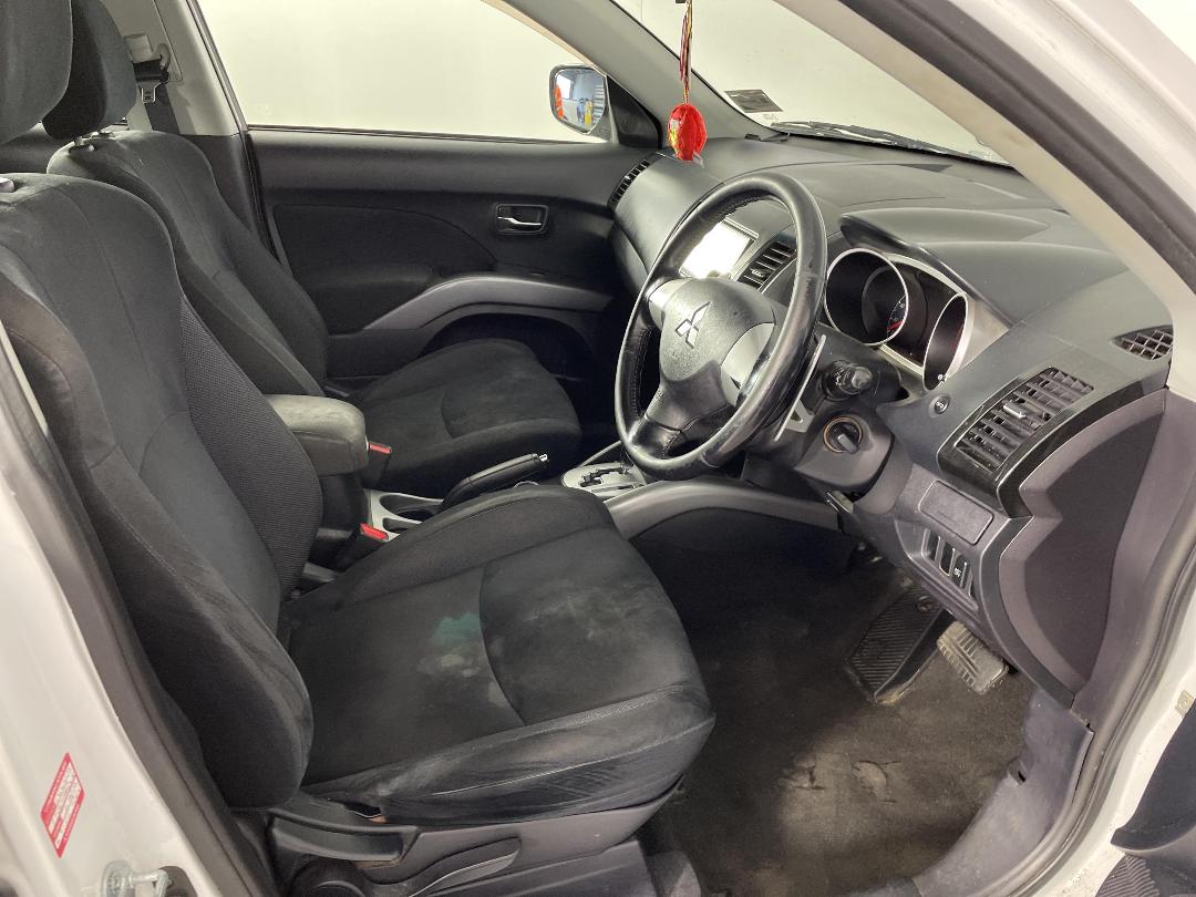 Photo '16' of Mitsubishi Outlander