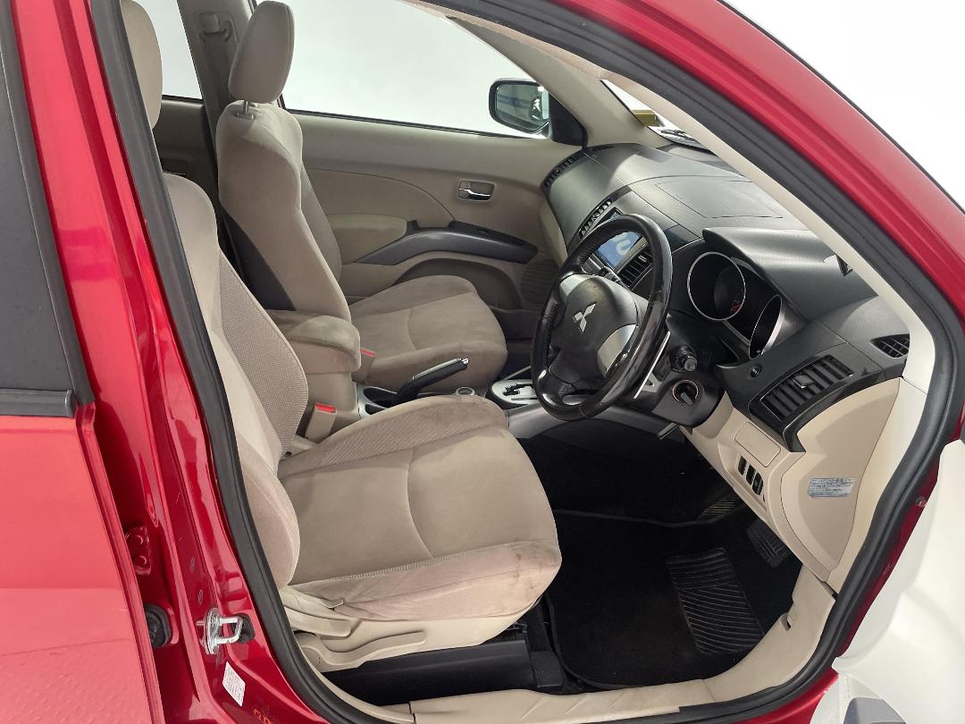 Photo '16' of Mitsubishi Outlander