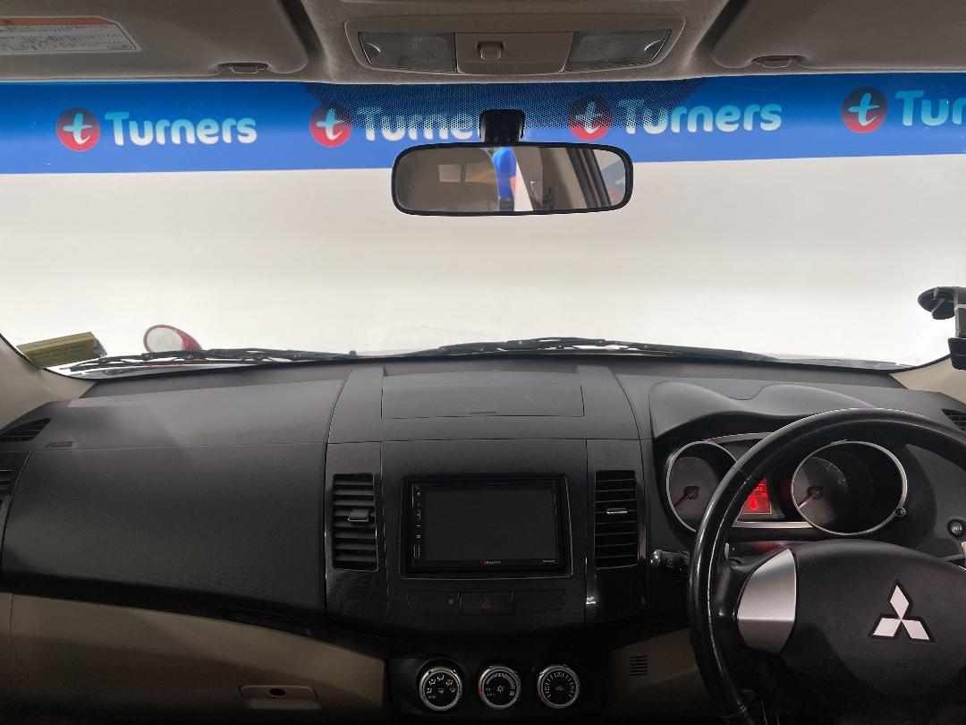 Photo '17' of Mitsubishi Outlander