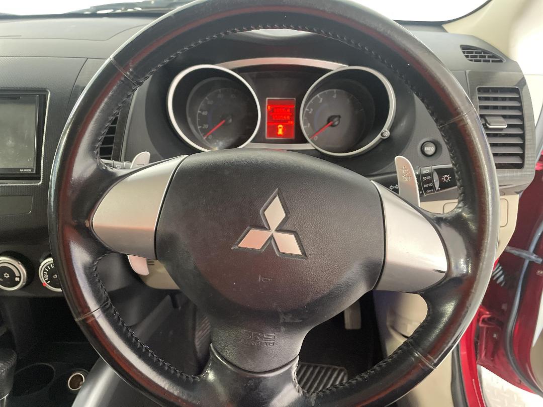 Photo '25' of Mitsubishi Outlander