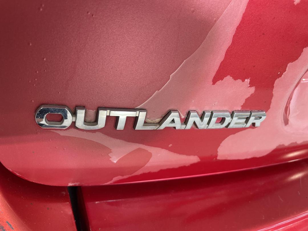 Photo '32' of Mitsubishi Outlander
