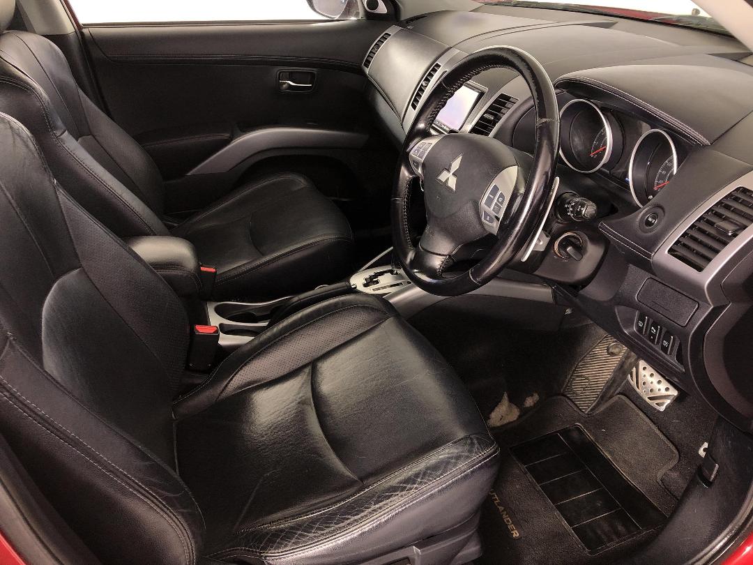 Photo '16' of Mitsubishi Outlander