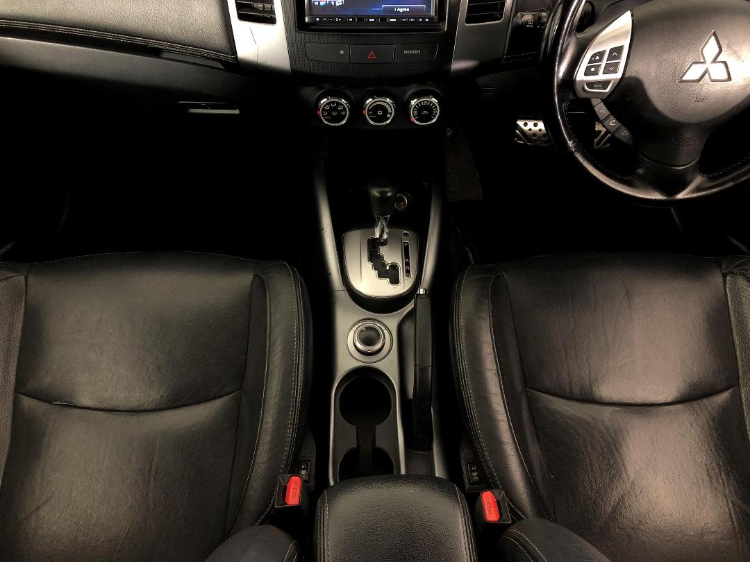 Photo '18' of Mitsubishi Outlander