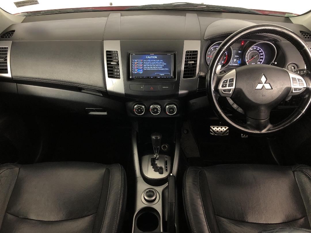 Photo '17' of Mitsubishi Outlander