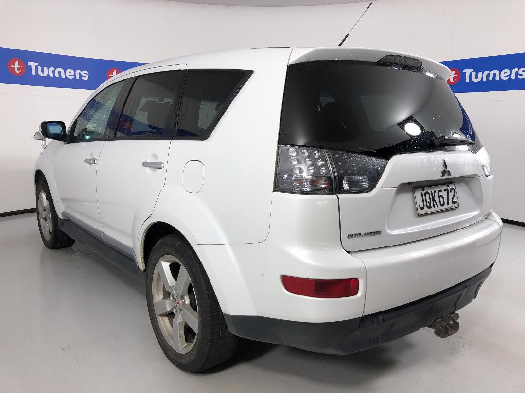 Photo '10' of Mitsubishi Outlander