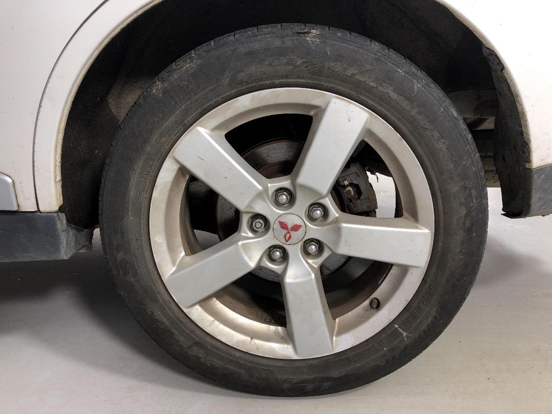 Photo '11' of Mitsubishi Outlander