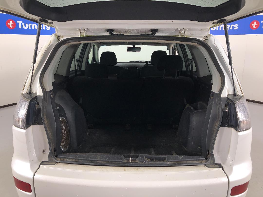 Photo '12' of Mitsubishi Outlander