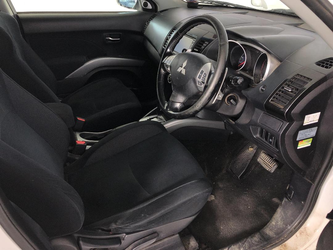 Photo '14' of Mitsubishi Outlander