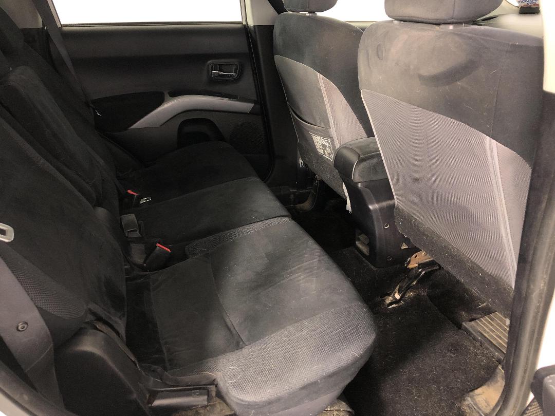 Photo '17' of Mitsubishi Outlander