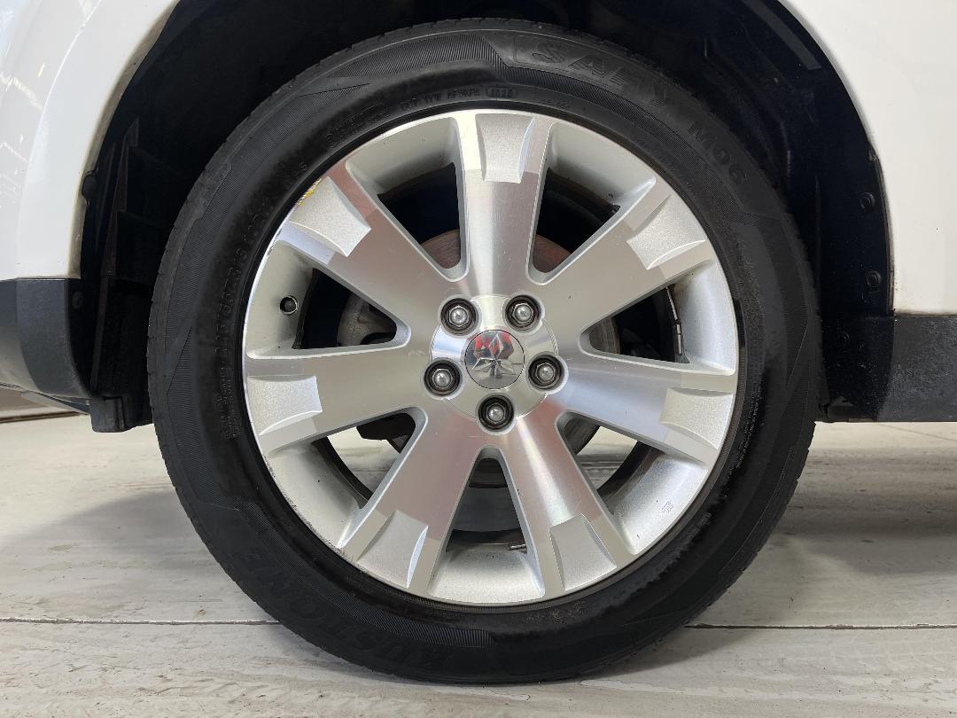 Photo '10' of Mitsubishi Outlander