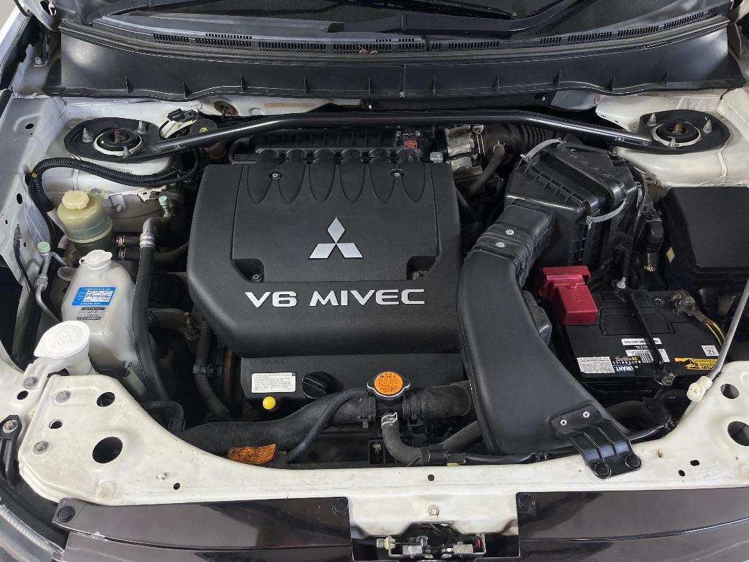 Photo '13' of Mitsubishi Outlander