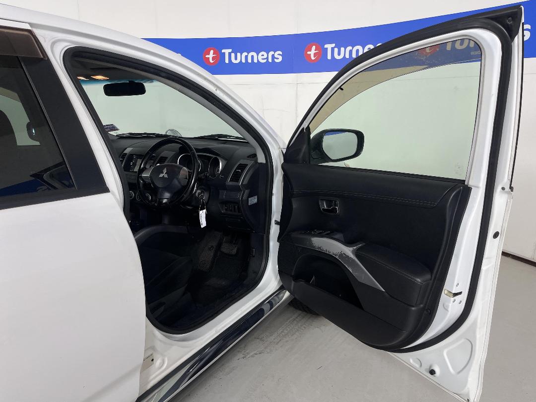 Photo '15' of Mitsubishi Outlander