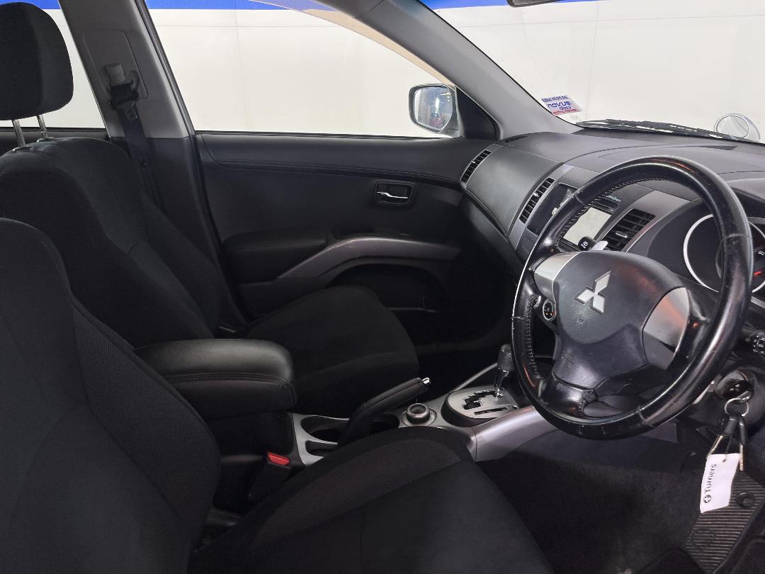 Photo '16' of Mitsubishi Outlander