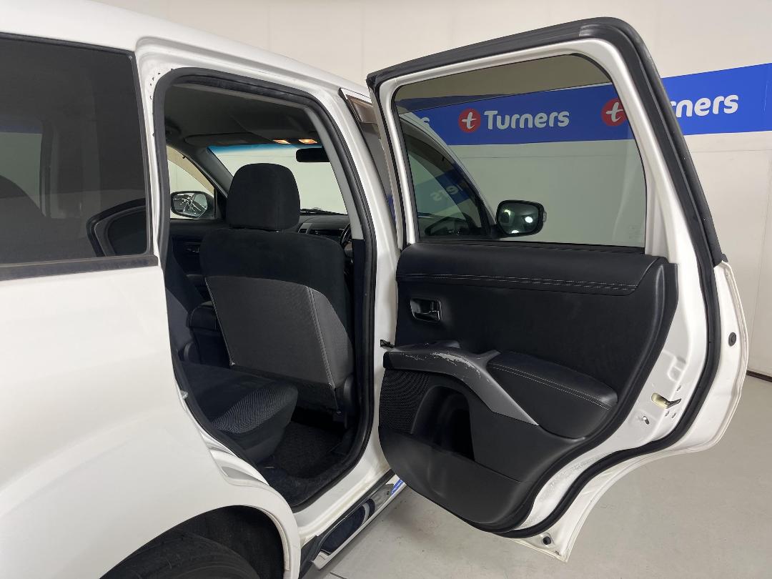 Photo '19' of Mitsubishi Outlander