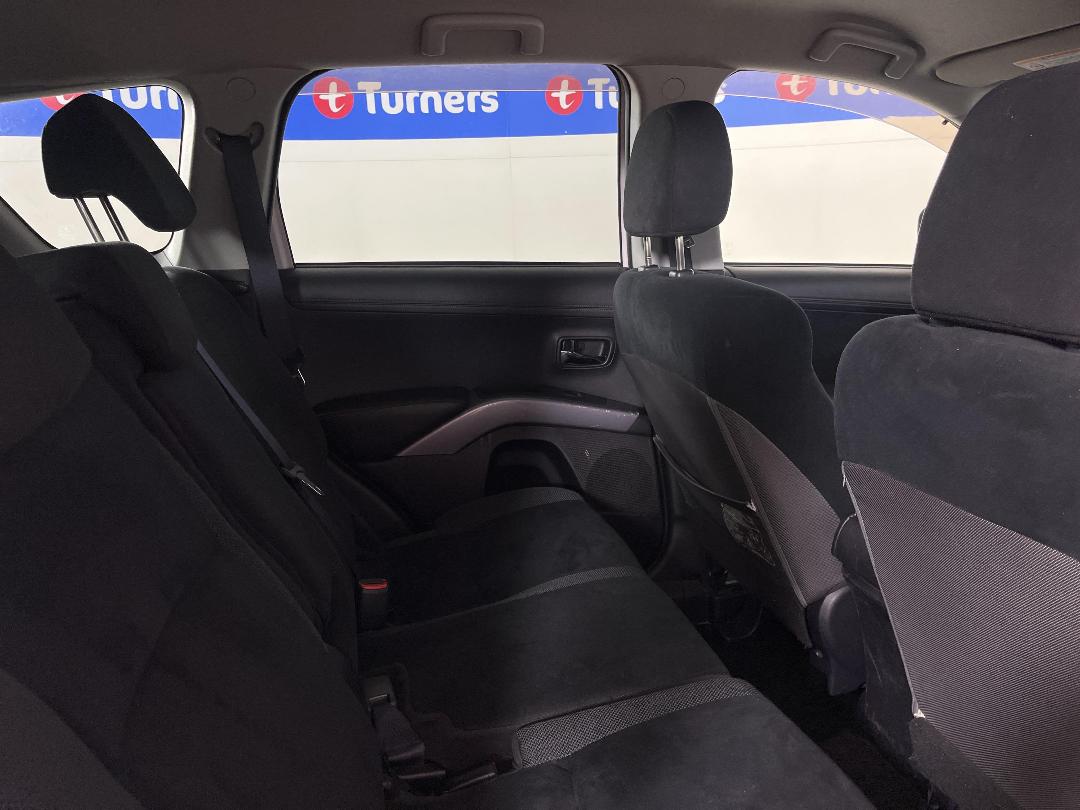 Photo '20' of Mitsubishi Outlander