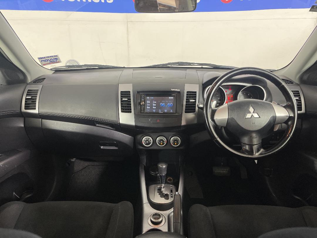 Photo '17' of Mitsubishi Outlander