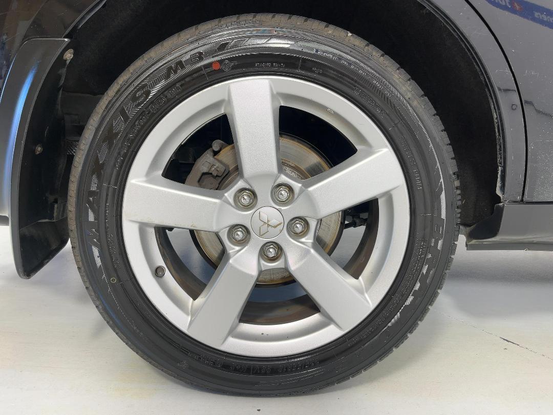 Photo '12' of Mitsubishi Outlander