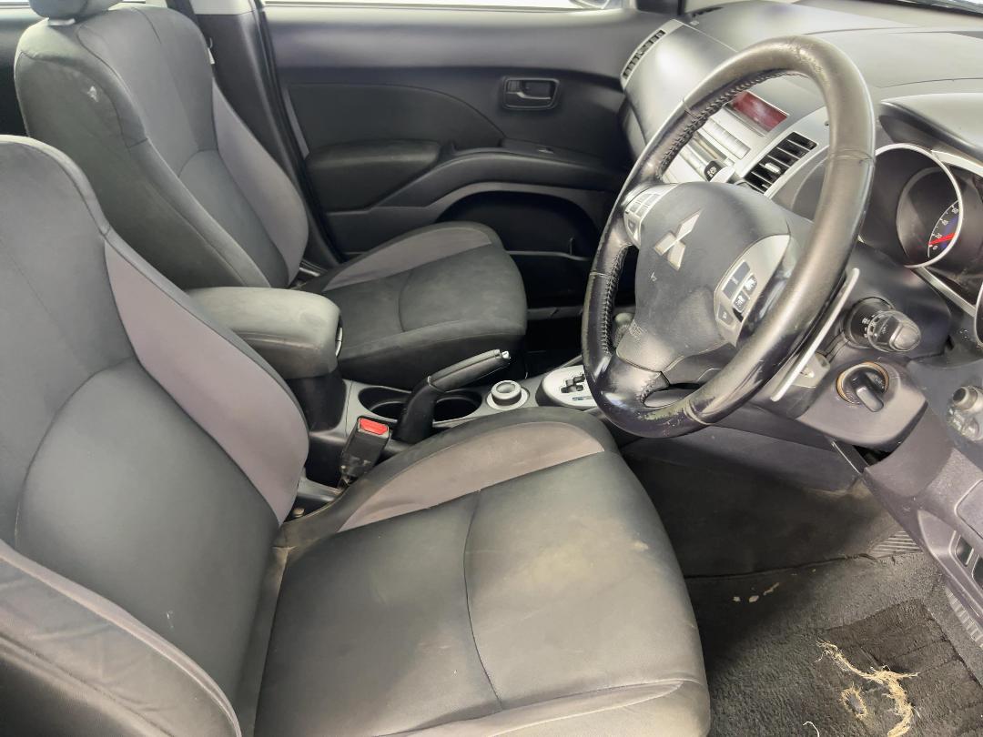 Photo '16' of Mitsubishi Outlander