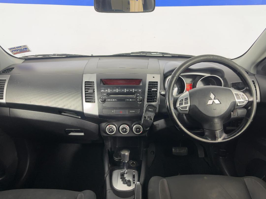 Photo '17' of Mitsubishi Outlander