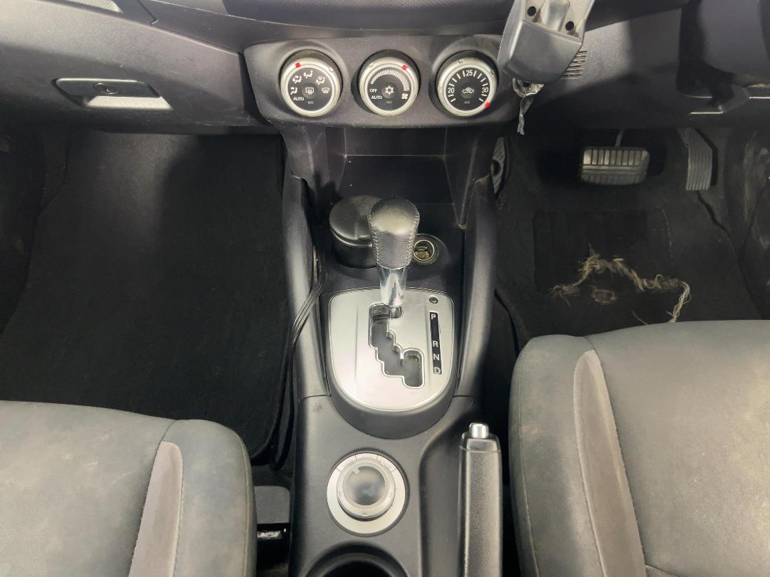 Photo '18' of Mitsubishi Outlander