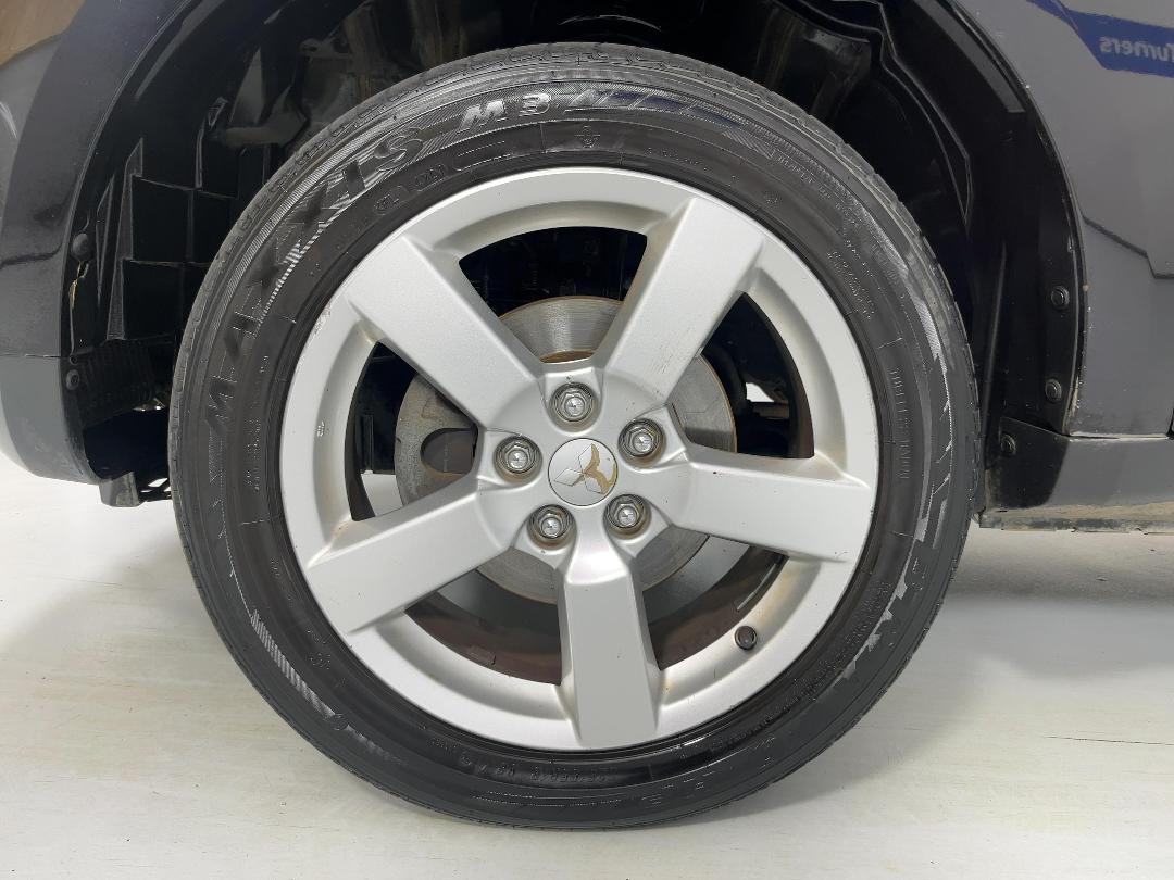 Photo '10' of Mitsubishi Outlander