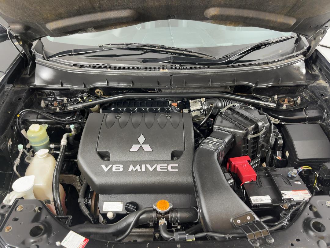 Photo '13' of Mitsubishi Outlander