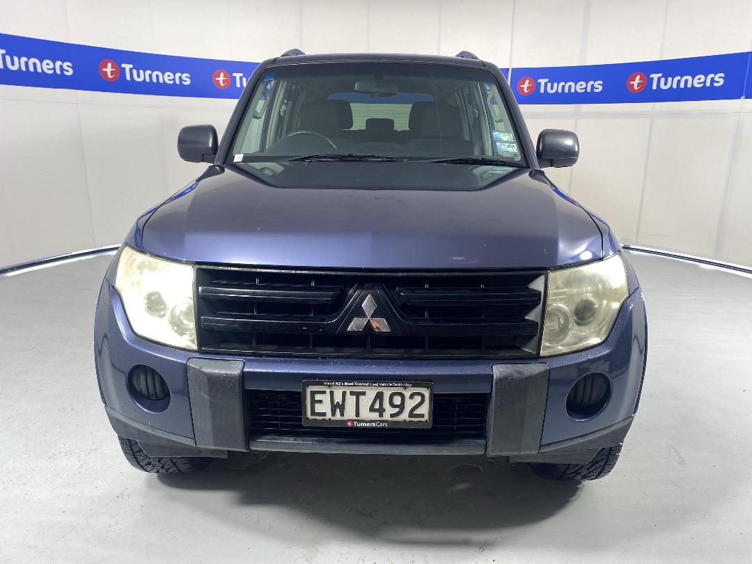 Photo '2' of Mitsubishi Pajero Photo '2' of Mitsubishi Pajero