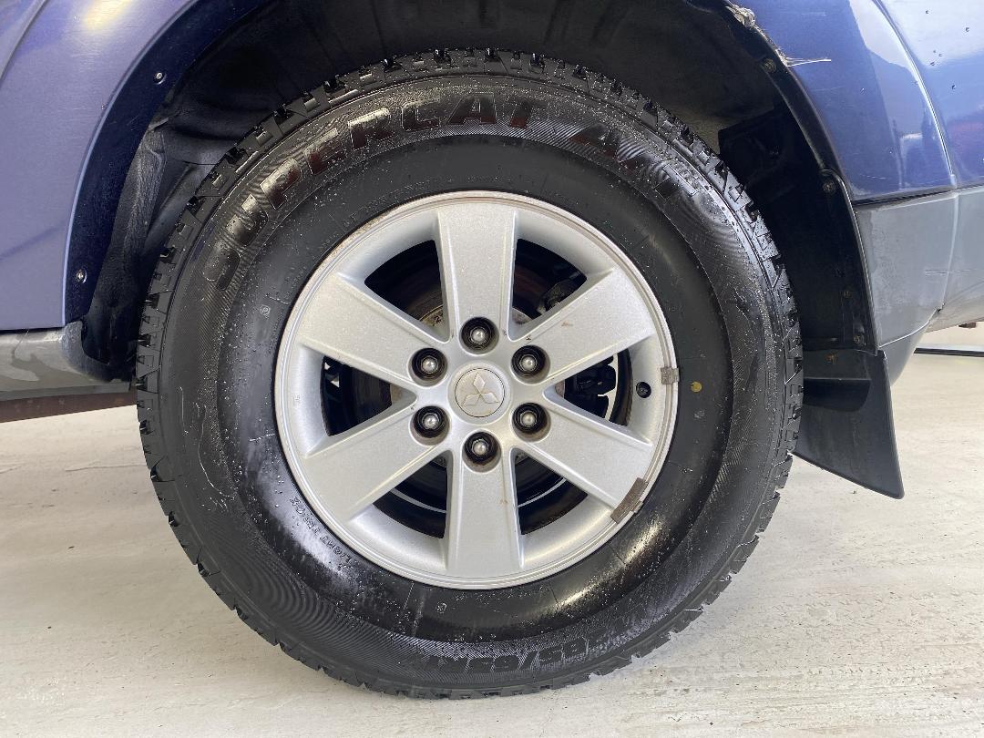 Photo '11' of Mitsubishi Pajero Photo '11' of Mitsubishi Pajero