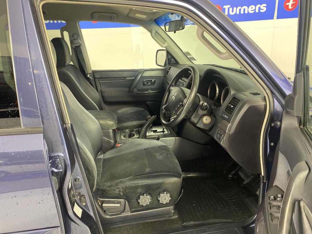 Photo '16' of Mitsubishi Pajero Photo '16' of Mitsubishi Pajero