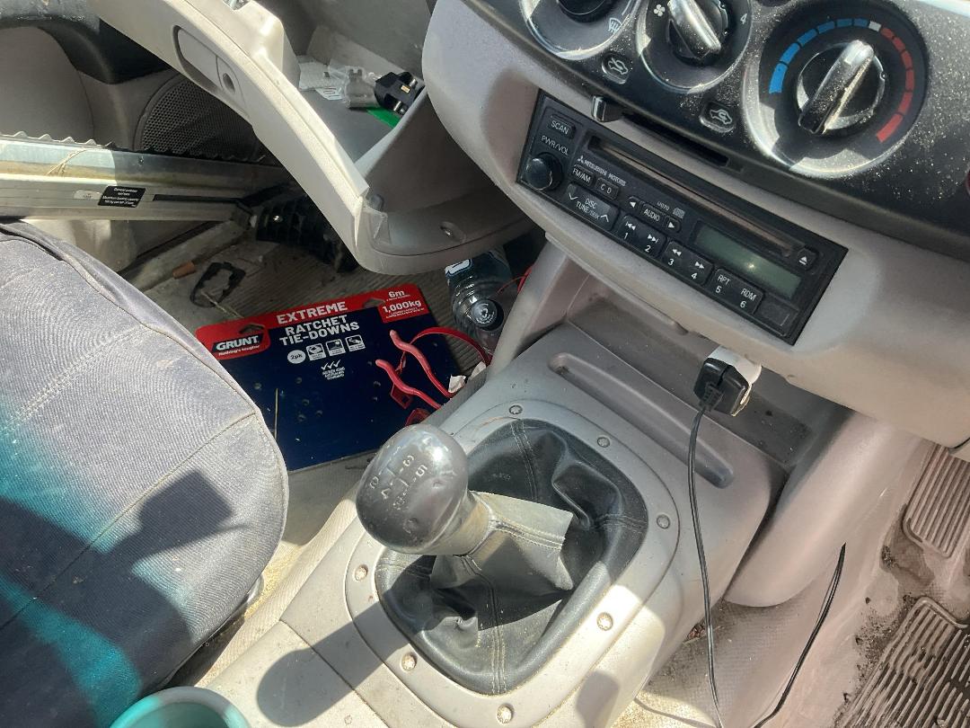 Photo '14' of Mitsubishi Triton Dcab GLX Photo '14' of Mitsubishi Triton Dcab GLX