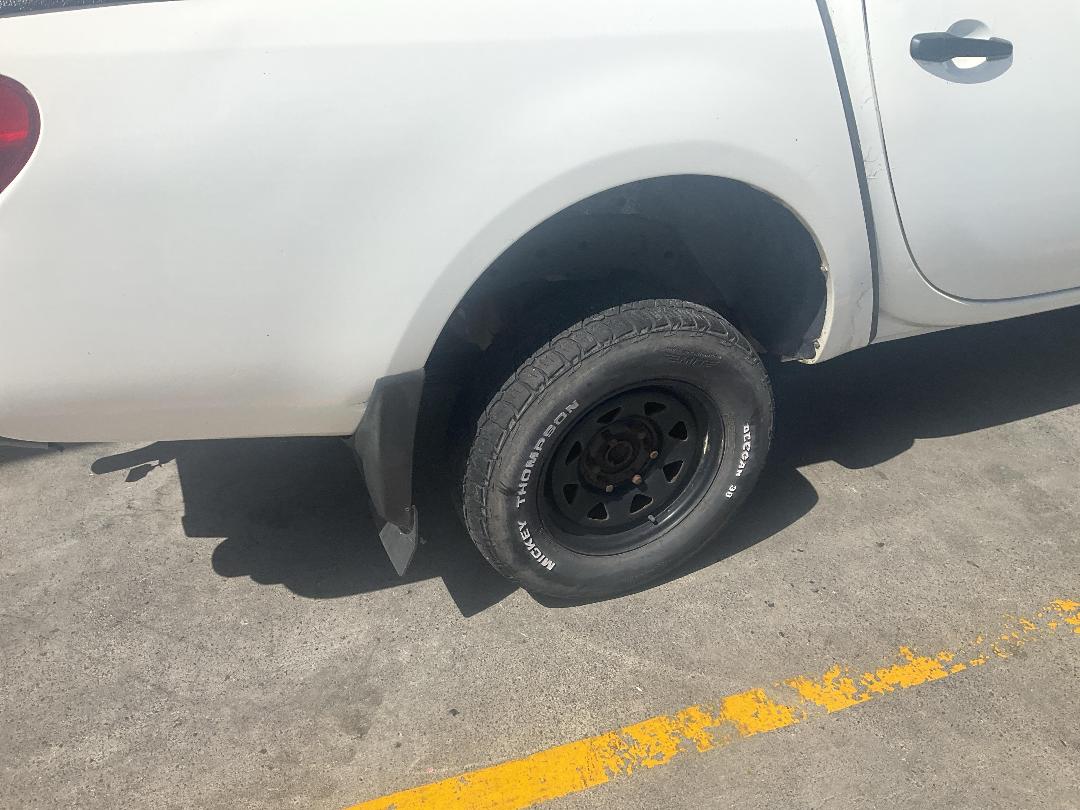 Photo '14' of Mitsubishi Triton Dcab GLX Photo '14' of Mitsubishi Triton Dcab GLX