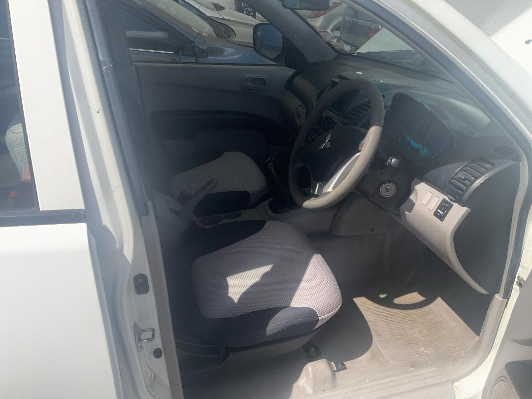 Photo '22' of Mitsubishi Triton Dcab GLX Photo '22' of Mitsubishi Triton Dcab GLX