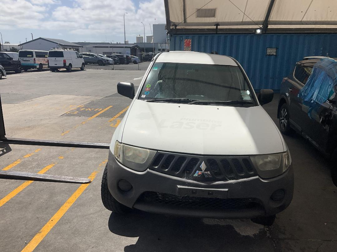 Photo '4' of Mitsubishi Triton Dcab GLX Photo '4' of Mitsubishi Triton Dcab GLX