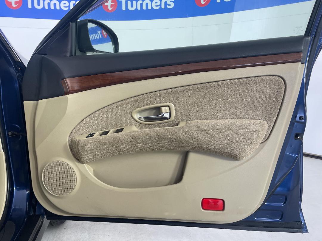 Photo '15' of Nissan Bluebird Photo '15' of Nissan Bluebird