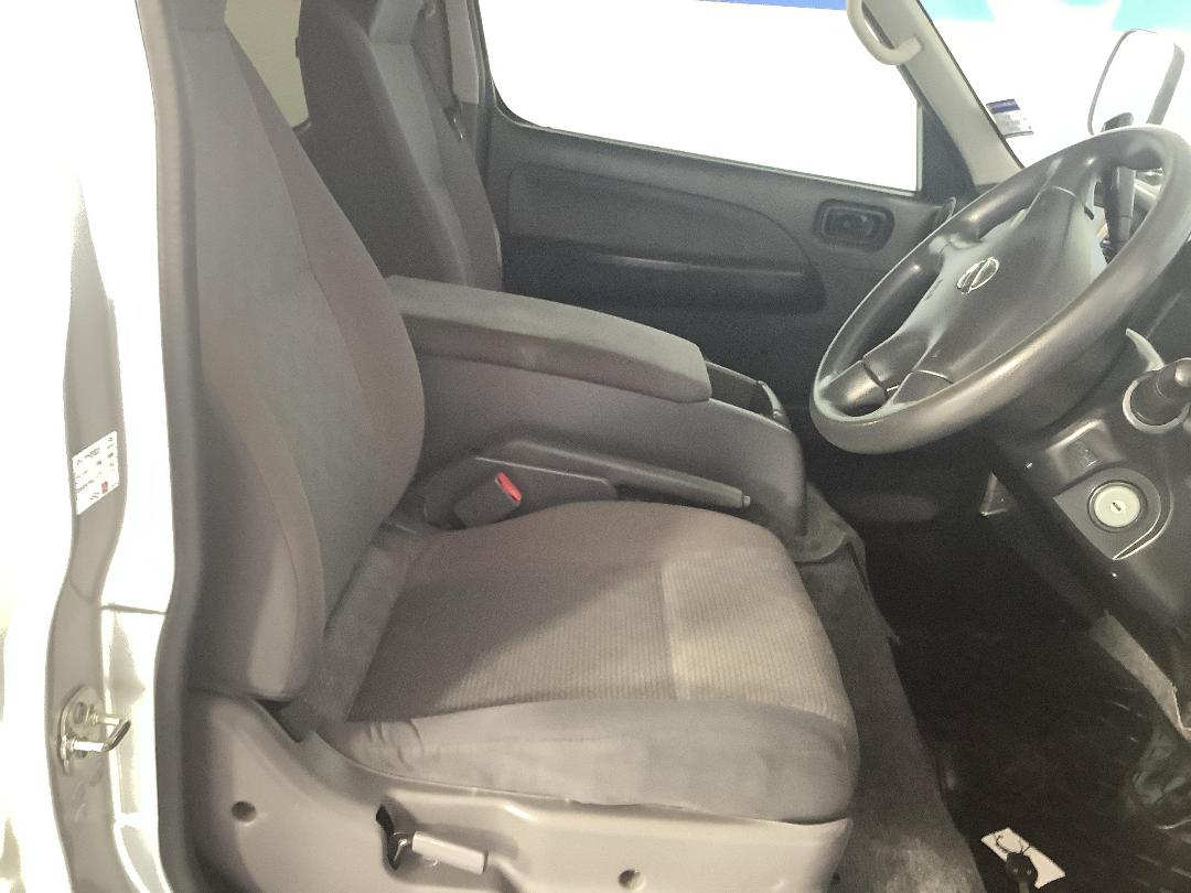 Photo '16' of Nissan Caravan Photo '16' of Nissan Caravan