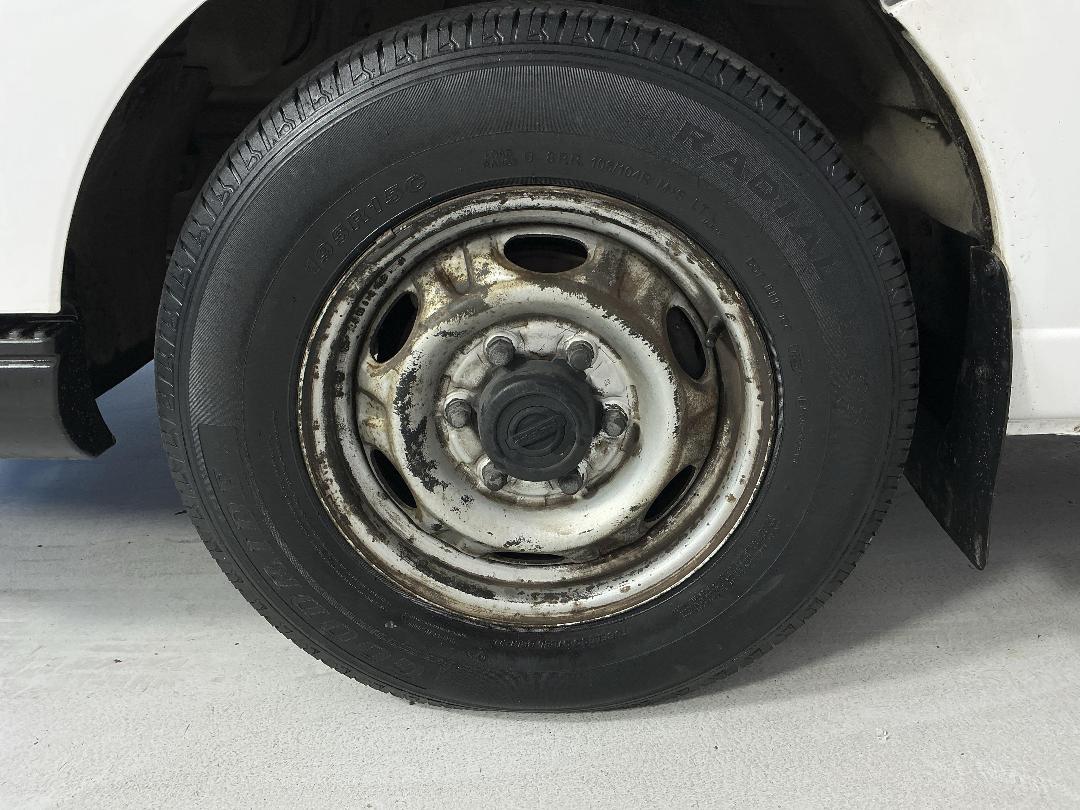 Photo '10' of Nissan Caravan