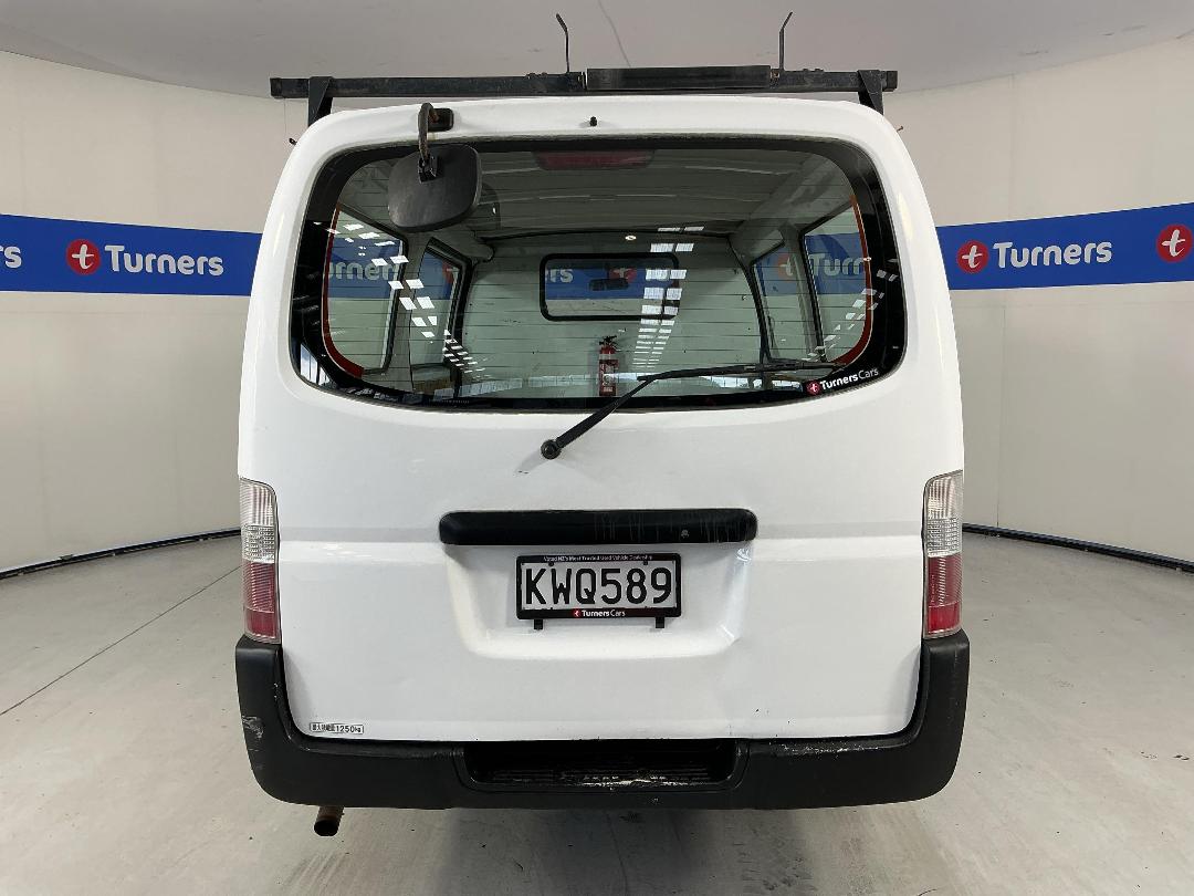 Photo '6' of Nissan Caravan