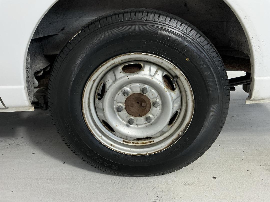 Photo '11' of Nissan Caravan