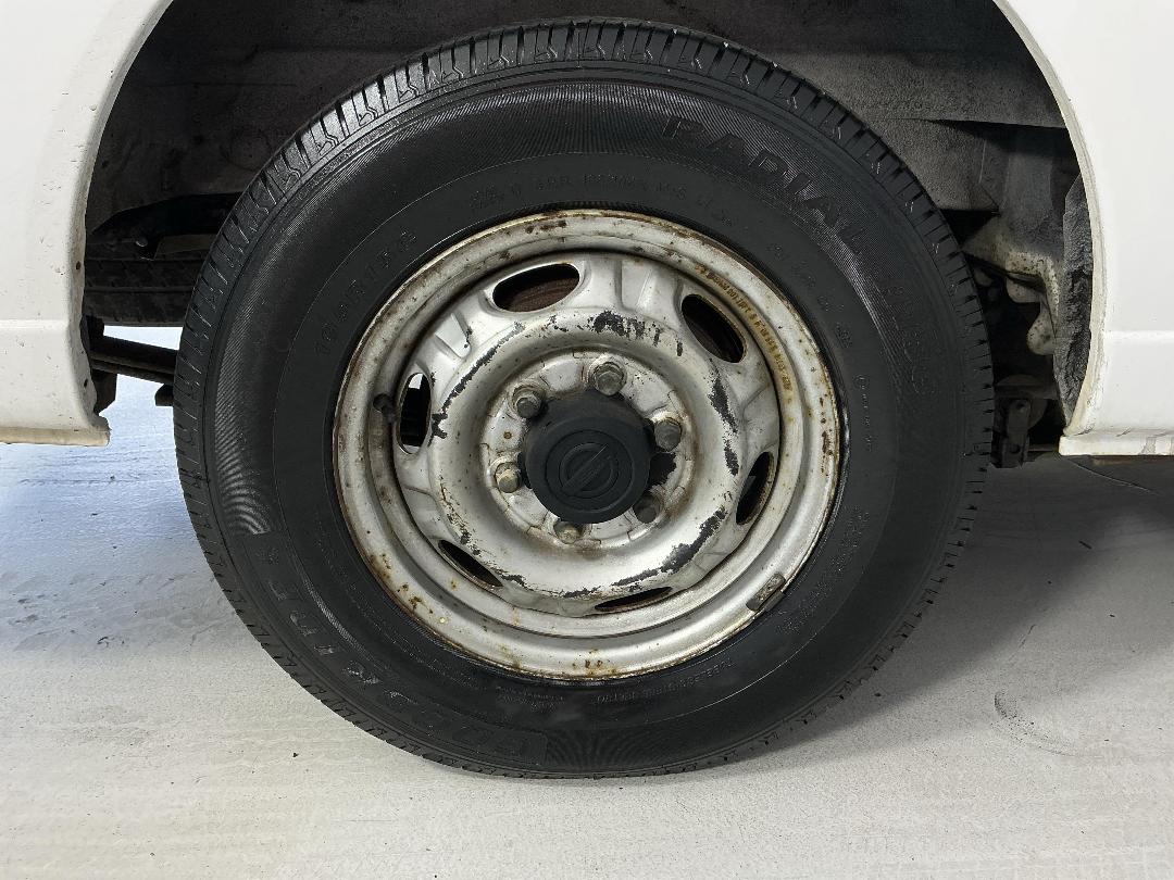 Photo '12' of Nissan Caravan