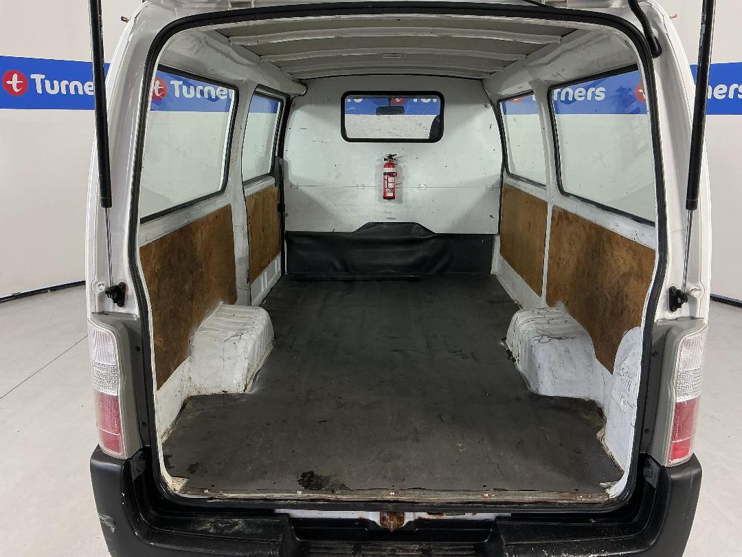 Photo '14' of Nissan Caravan