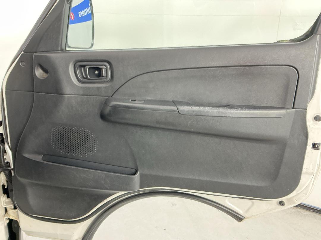 Photo '15' of Nissan Caravan