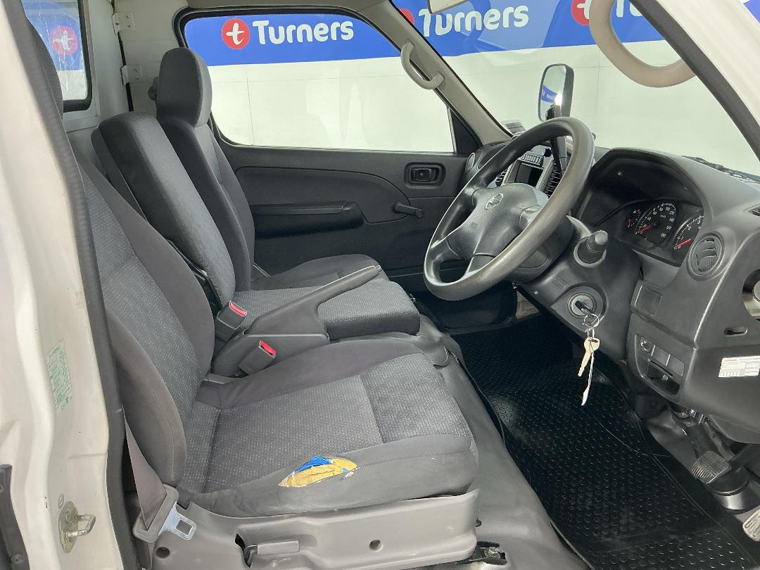 Photo '16' of Nissan Caravan