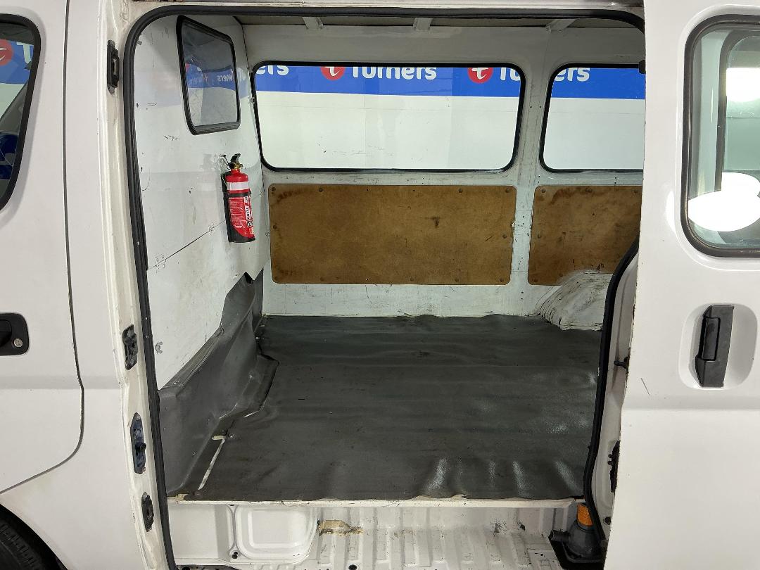 Photo '19' of Nissan Caravan