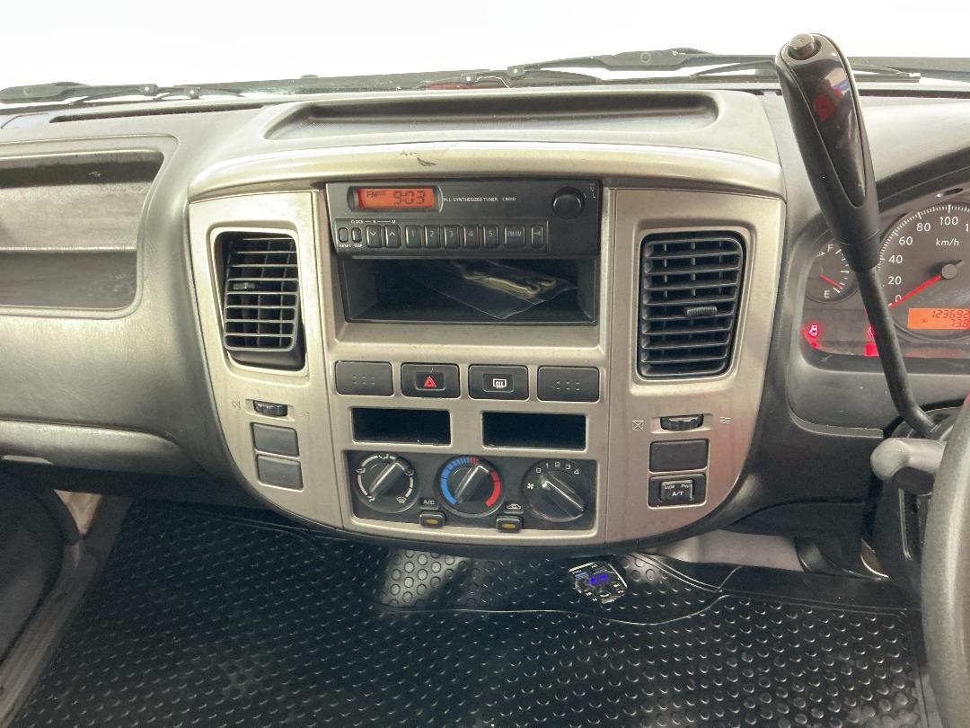 Photo '18' of Nissan Caravan